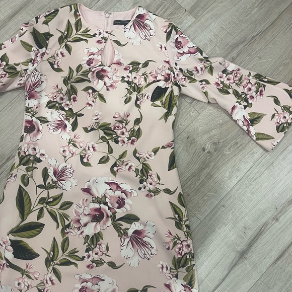 White House Black Market Floral Petal Sleeve Shift Dress Size 2 NWT - Picture 9 of 10